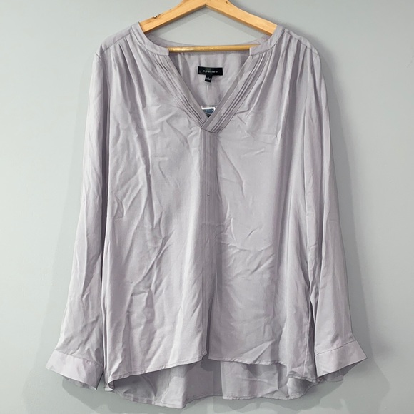 Spense V-Neck Long Sleeve Tunic in Color Dove - Picture 1 of 4